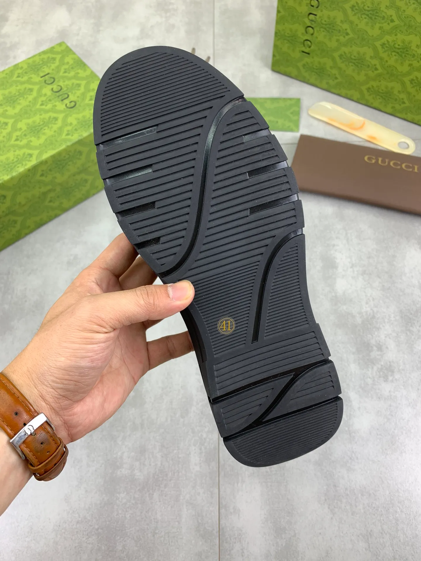 Men's shoes 💰P480 new style, sheepskin and velvet lining, new Gucci (Gucci) high-tops are on the market, new men's shoes, 😘fabrics are selected from original imported calfskin. Soft sheepskin lining and warm fleece lining. The original version is awesome! 👍🏿Original open-molded non-slip PU outsole, with exquisite lines, simple and elegant, super comfortable and classy on foot, suitable for leisure travel. Code number:38-44